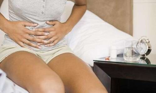 Les douleurs abdominales peuvent être à l'origine de la présence de parasites dans le corps. 